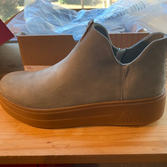NWT Ryka Women's Vivie Ankle Bootie water repellant - Picture 6 of 9